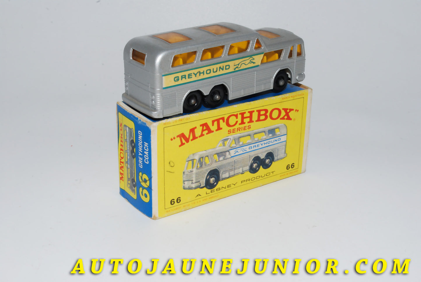 Le #4145 - Matchbox - GMC - scenicruiser Greyhound est en vente sur Auto Jaune Junior ! Découvrez nos collections de diecast Minialuxe, CIJ, C-I-J, JRD, J-R-D,  Matchbox, Majorette… AutoJauneJunior.com : le site de vente en ligne et de partage pour les passionés de miniatures et collectionneurs de jouets anciens ! Des centaines de modèles en vente, et des nouveautés mises en ligne chaque jour à 21h00 !