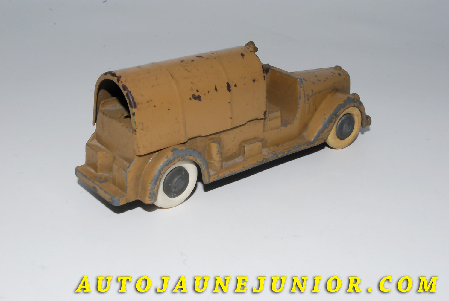 Le #4146 - Tootsietoys - Camion - torpédo bâché militaire  est en vente sur Auto Jaune Junior ! Découvrez nos collections de diecast Minialuxe, CIJ, C-I-J, JRD, J-R-D,  Matchbox, Majorette… AutoJauneJunior.com : le site de vente en ligne et de partage pour les passionés de miniatures et collectionneurs de jouets anciens ! Des centaines de modèles en vente, et des nouveautés mises en ligne chaque jour à 21h00 !