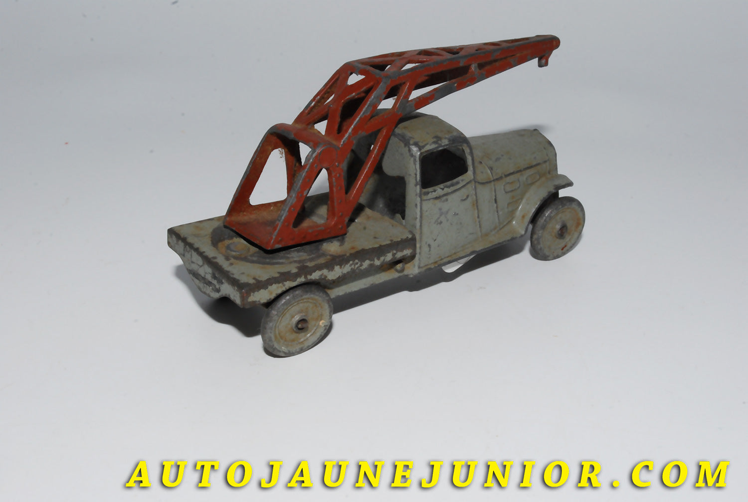 Le #4148 - AR - Peugeot - 301 plateau avec grue est en vente sur Auto Jaune Junior ! Découvrez nos collections de diecast Minialuxe, CIJ, C-I-J, JRD, J-R-D,  Matchbox, Majorette… AutoJauneJunior.com : le site de vente en ligne et de partage pour les passionés de miniatures et collectionneurs de jouets anciens ! Des centaines de modèles en vente, et des nouveautés mises en ligne chaque jour à 21h00 !
