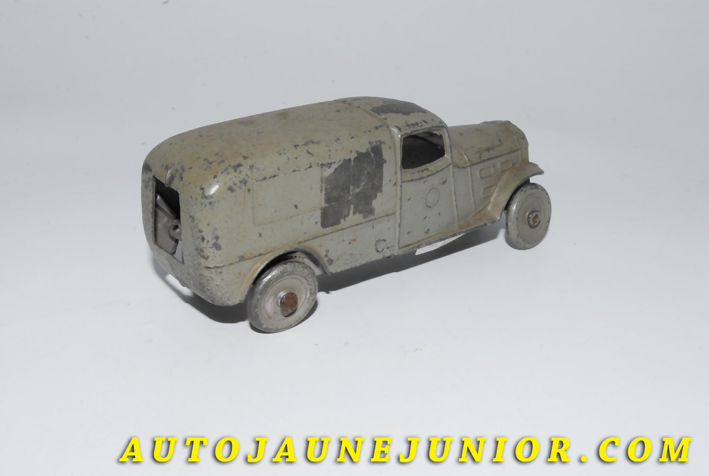 Le #4150 - AR - Peugeot - 301 fourgon ambulance militaire est en vente sur Auto Jaune Junior ! Découvrez nos collections de diecast Minialuxe, CIJ, C-I-J, JRD, J-R-D,  Matchbox, Majorette… AutoJauneJunior.com : le site de vente en ligne et de partage pour les passionés de miniatures et collectionneurs de jouets anciens ! Des centaines de modèles en vente, et des nouveautés mises en ligne chaque jour à 21h00 !