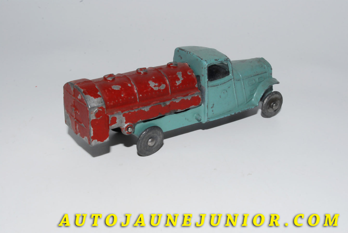Le #4151 - AR - Peugeot - 301 citerne est en vente sur Auto Jaune Junior ! Découvrez nos collections de diecast Minialuxe, CIJ, C-I-J, JRD, J-R-D,  Matchbox, Majorette… AutoJauneJunior.com : le site de vente en ligne et de partage pour les passionés de miniatures et collectionneurs de jouets anciens ! Des centaines de modèles en vente, et des nouveautés mises en ligne chaque jour à 21h00 !