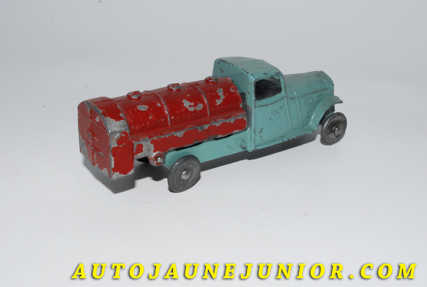 Le #4151 - AR - Peugeot - 301 citerne est en vente sur Auto Jaune Junior ! Découvrez nos collections de diecast Minialuxe, CIJ, C-I-J, JRD, J-R-D,  Matchbox, Majorette… AutoJauneJunior.com : le site de vente en ligne et de partage pour les passionés de miniatures et collectionneurs de jouets anciens ! Des centaines de modèles en vente, et des nouveautés mises en ligne chaque jour à 21h00 !