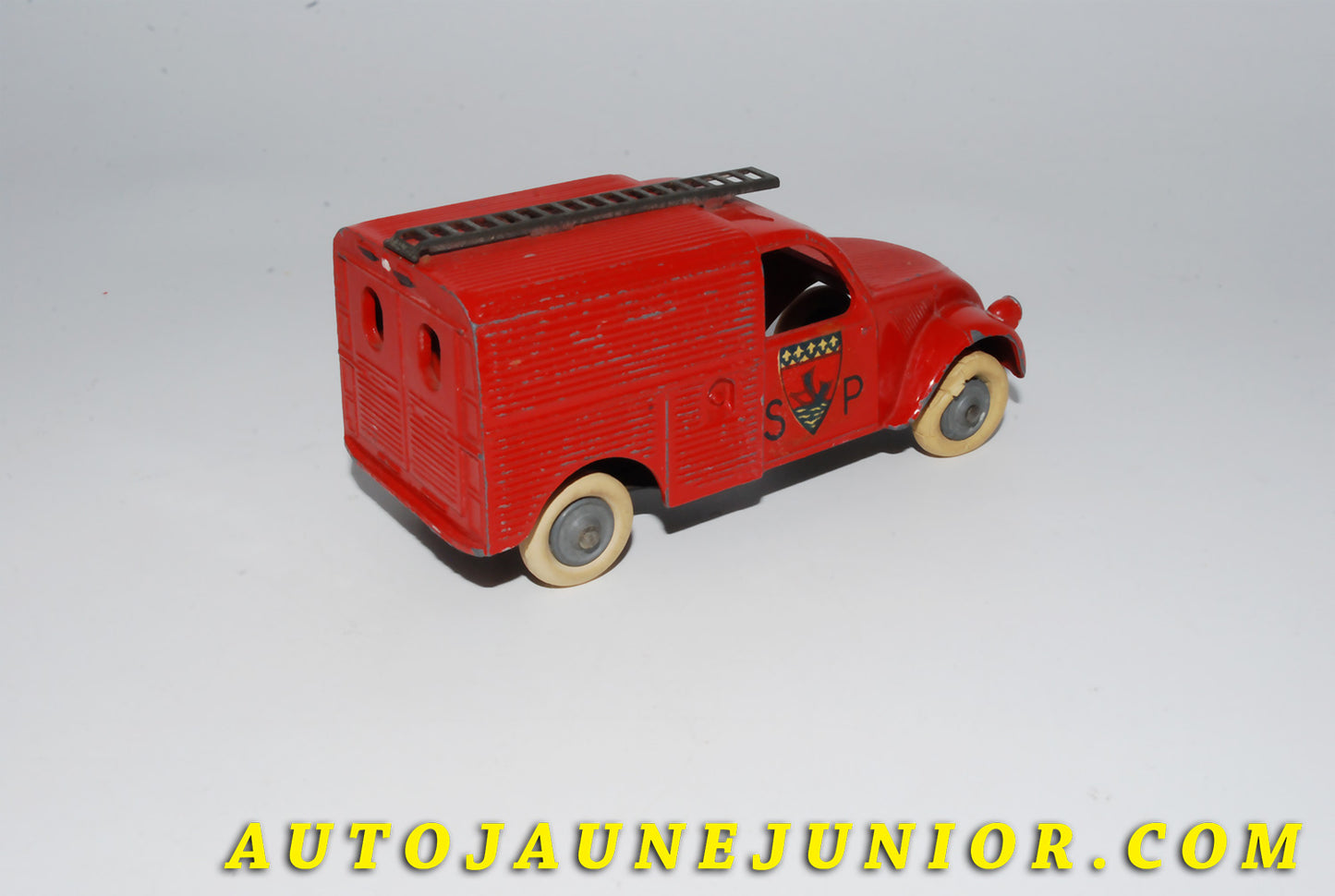 Le #4156 - JRD - Citroën - 2cv'51 camionnette pompier de Paris est en vente sur Auto Jaune Junior ! Découvrez nos collections de diecast Minialuxe, CIJ, C-I-J, JRD, J-R-D,  Matchbox, Majorette… AutoJauneJunior.com : le site de vente en ligne et de partage pour les passionés de miniatures et collectionneurs de jouets anciens ! Des centaines de modèles en vente, et des nouveautés mises en ligne chaque jour à 21h00 !