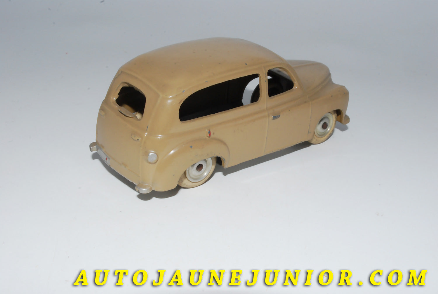Le #4161 - C-I-J - Renault - Savane est en vente sur Auto Jaune Junior ! Découvrez nos collections de diecast Minialuxe, CIJ, C-I-J, JRD, J-R-D,  Matchbox, Majorette… AutoJauneJunior.com : le site de vente en ligne et de partage pour les passionés de miniatures et collectionneurs de jouets anciens ! Des centaines de modèles en vente, et des nouveautés mises en ligne chaque jour à 21h00 !