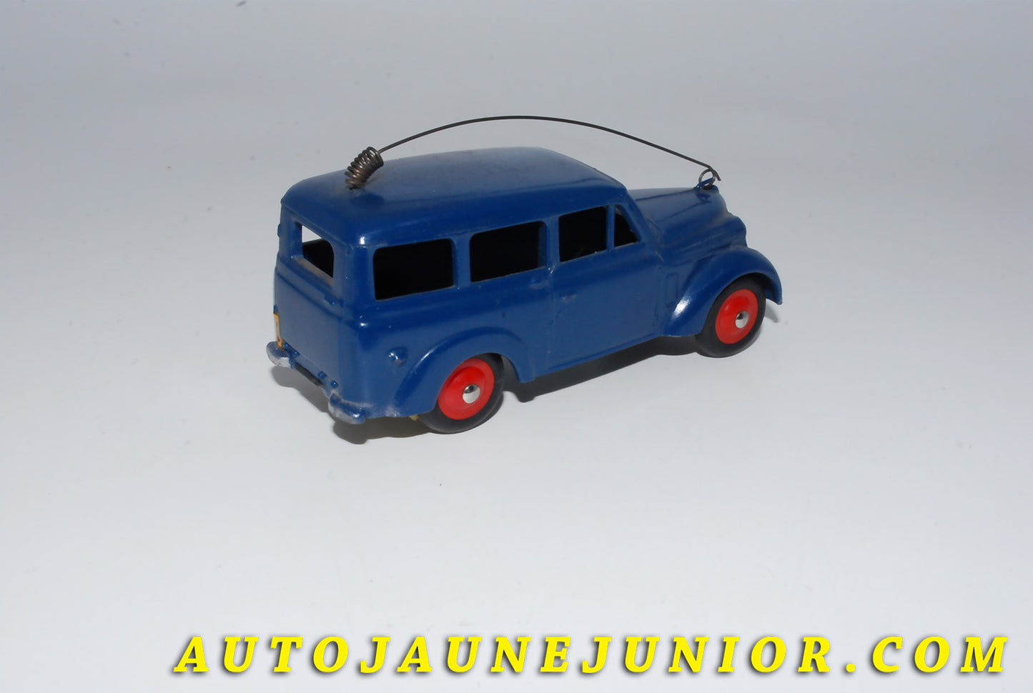 Le #4163 - C-I-J - Renault - 300kgs gendarmerie, Jantes de 1er Type  est en vente sur Auto Jaune Junior ! Découvrez nos collections de diecast Minialuxe, CIJ, C-I-J, JRD, J-R-D,  Matchbox, Majorette… AutoJauneJunior.com : le site de vente en ligne et de partage pour les passionés de miniatures et collectionneurs de jouets anciens ! Des centaines de modèles en vente, et des nouveautés mises en ligne chaque jour à 21h00 !