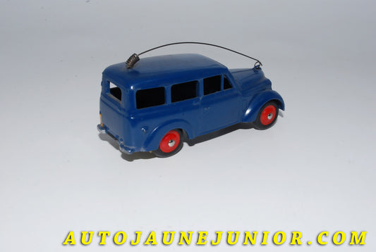 Le #4163 - C-I-J - Renault - 300kgs gendarmerie, Jantes de 1er Type  est en vente sur Auto Jaune Junior ! Découvrez nos collections de diecast Minialuxe, CIJ, C-I-J, JRD, J-R-D,  Matchbox, Majorette… AutoJauneJunior.com : le site de vente en ligne et de partage pour les passionés de miniatures et collectionneurs de jouets anciens ! Des centaines de modèles en vente, et des nouveautés mises en ligne chaque jour à 21h00 !