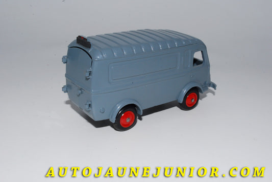 Le #4164 - C-I-J - Renault - 1000 Kgs - Type 1 - Interessante nuance de couleur est en vente sur Auto Jaune Junior ! Découvrez nos collections de diecast Minialuxe, CIJ, C-I-J, JRD, J-R-D,  Matchbox, Majorette… AutoJauneJunior.com : le site de vente en ligne et de partage pour les passionés de miniatures et collectionneurs de jouets anciens ! Des centaines de modèles en vente, et des nouveautés mises en ligne chaque jour à 21h00 !