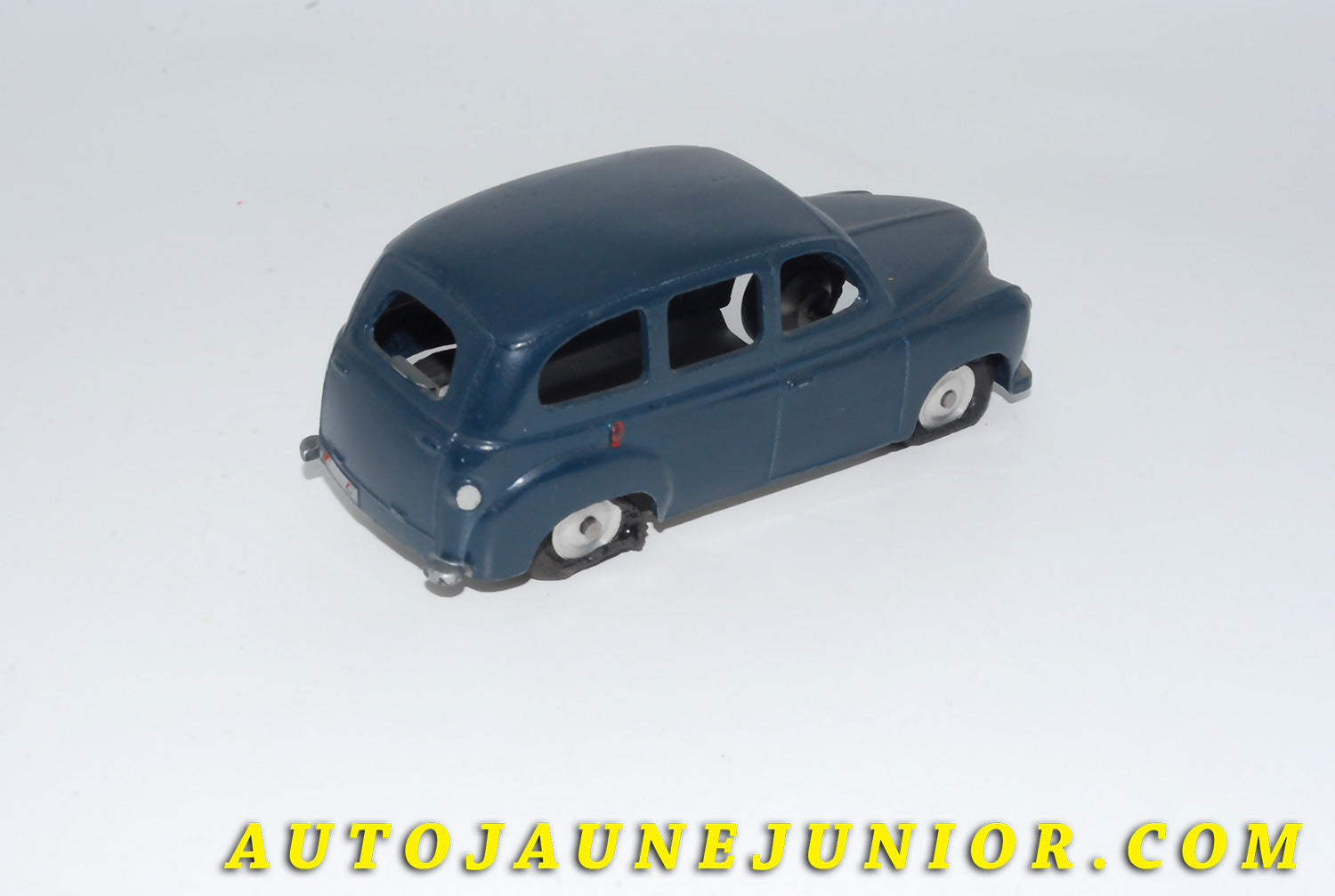 Le #4176 - C-I-J - Renault - Prairie avec jantes acier  est en vente sur Auto Jaune Junior ! Découvrez nos collections de diecast Minialuxe, CIJ, C-I-J, JRD, J-R-D,  Matchbox, Majorette… AutoJauneJunior.com : le site de vente en ligne et de partage pour les passionés de miniatures et collectionneurs de jouets anciens ! Des centaines de modèles en vente, et des nouveautés mises en ligne chaque jour à 21h00 !