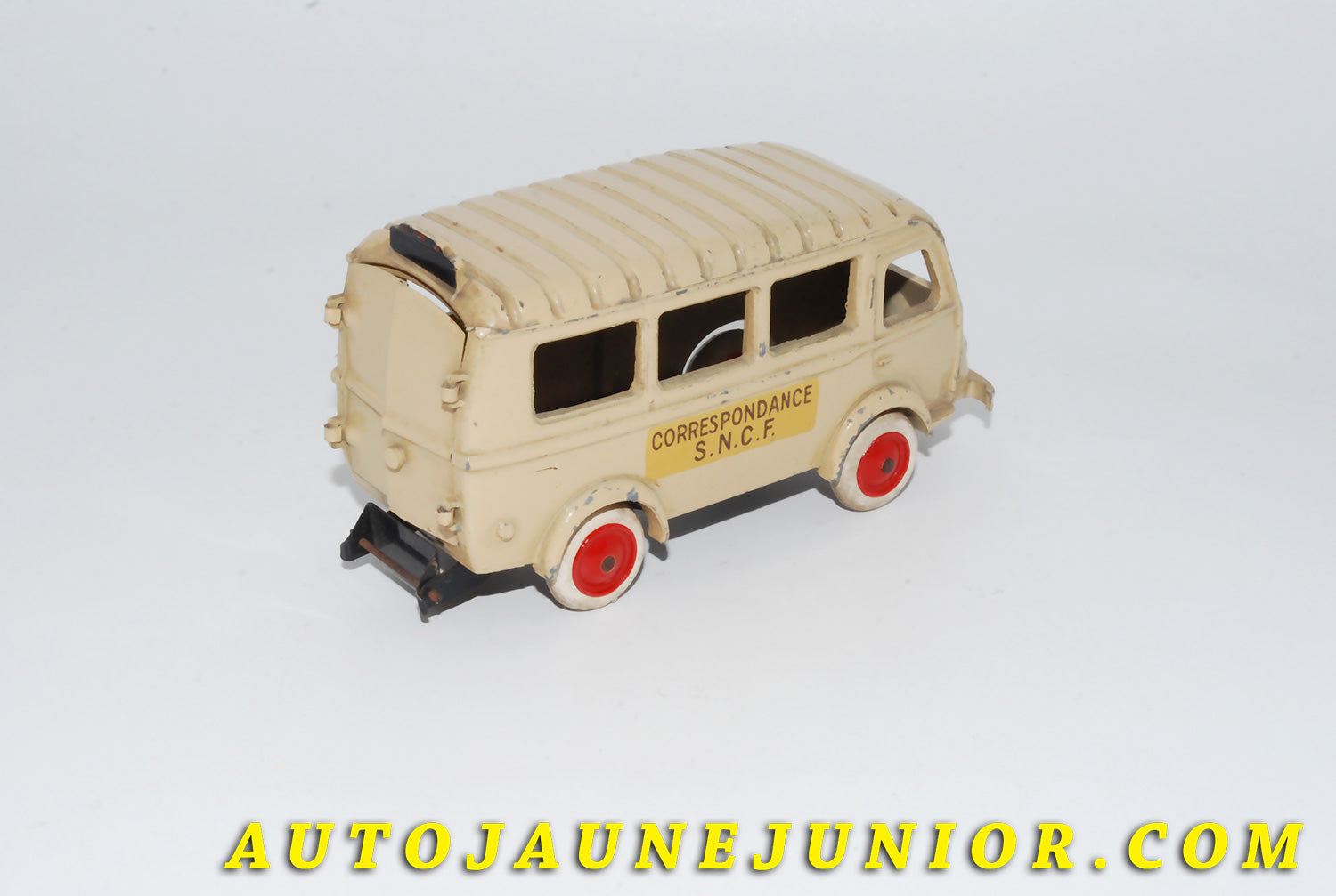 Le #4181 - C-I-J - Renault - 1000Kgs car correspondance SNCF est en vente sur Auto Jaune Junior ! Découvrez nos collections de diecast Minialuxe, CIJ, C-I-J, JRD, J-R-D,  Matchbox, Majorette… AutoJauneJunior.com : le site de vente en ligne et de partage pour les passionés de miniatures et collectionneurs de jouets anciens ! Des centaines de modèles en vente, et des nouveautés mises en ligne chaque jour à 21h00 !
