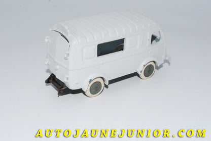 Le #4182 - C-I-J - Renault - 1000 Kgs - Type 1 - Restauré est en vente sur Auto Jaune Junior ! Découvrez nos collections de diecast Minialuxe, CIJ, C-I-J, JRD, J-R-D,  Matchbox, Majorette… AutoJauneJunior.com : le site de vente en ligne et de partage pour les passionés de miniatures et collectionneurs de jouets anciens ! Des centaines de modèles en vente, et des nouveautés mises en ligne chaque jour à 21h00 !