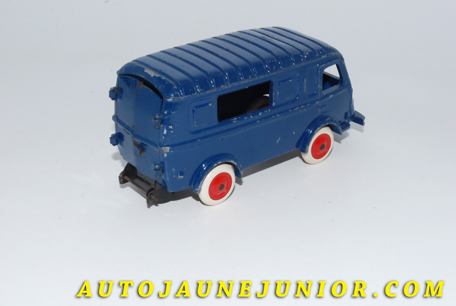 Le #4187 - C-I-J - Renault - 1000Kgs police est en vente sur Auto Jaune Junior ! Découvrez nos collections de diecast Minialuxe, CIJ, C-I-J, JRD, J-R-D,  Matchbox, Majorette… AutoJauneJunior.com : le site de vente en ligne et de partage pour les passionés de miniatures et collectionneurs de jouets anciens ! Des centaines de modèles en vente, et des nouveautés mises en ligne chaque jour à 21h00 !
