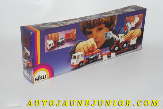 Le #4202 - Siku - Man - Tracteur TGX Transporteur Surbaissé avec Charheur à Pelle est en vente sur Auto Jaune Junior ! Découvrez nos collections de diecast Minialuxe, CIJ, C-I-J, JRD, J-R-D,  Matchbox, Majorette… AutoJauneJunior.com : le site de vente en ligne et de partage pour les passionés de miniatures et collectionneurs de jouets anciens ! Des centaines de modèles en vente, et des nouveautés mises en ligne chaque jour à 21h00 !