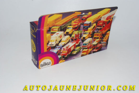 Le #4207 - Siku - Mercedes - Unimog - Avec remorque transportant des indicateurs de direction routière est en vente sur Auto Jaune Junior ! Découvrez nos collections de diecast Minialuxe, CIJ, C-I-J, JRD, J-R-D,  Matchbox, Majorette… AutoJauneJunior.com : le site de vente en ligne et de partage pour les passionés de miniatures et collectionneurs de jouets anciens ! Des centaines de modèles en vente, et des nouveautés mises en ligne chaque jour à 21h00 !