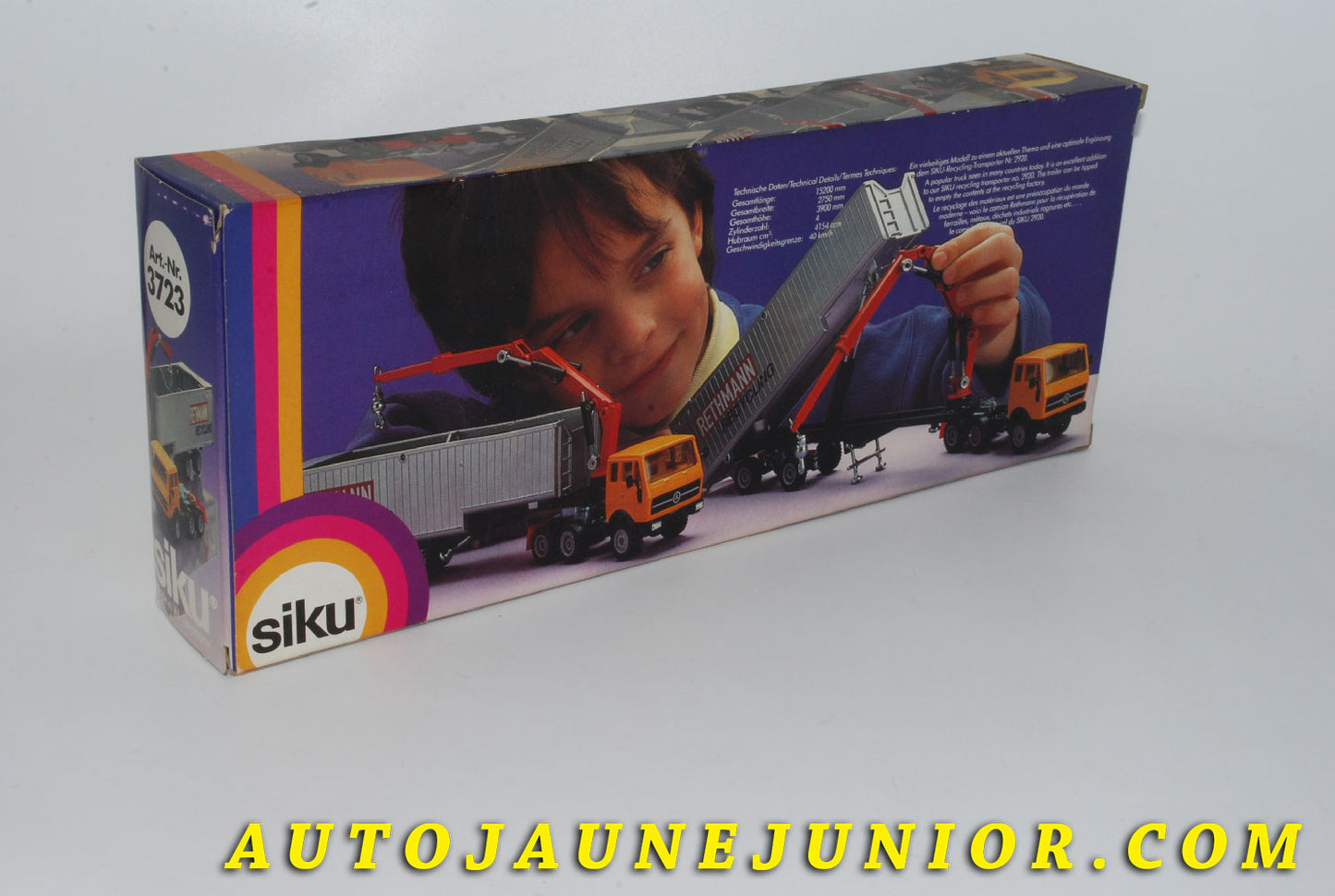 Le #4216 - Siku - Mercedes - Camion Mercedes 2232  semi remorque transporter benne avec grue "Rethmann-Recycling-Transporter"  est en vente sur Auto Jaune Junior ! Découvrez nos collections de diecast Minialuxe, CIJ, C-I-J, JRD, J-R-D,  Matchbox, Majorette… AutoJauneJunior.com : le site de vente en ligne et de partage pour les passionés de miniatures et collectionneurs de jouets anciens ! Des centaines de modèles en vente, et des nouveautés mises en ligne chaque jour à 21h00 !