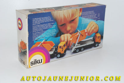 Le #4221 - Siku - Mercedes - CamionLN2 Benne Amovible "Absetzikipper" est en vente sur Auto Jaune Junior ! Découvrez nos collections de diecast Minialuxe, CIJ, C-I-J, JRD, J-R-D,  Matchbox, Majorette… AutoJauneJunior.com : le site de vente en ligne et de partage pour les passionés de miniatures et collectionneurs de jouets anciens ! Des centaines de modèles en vente, et des nouveautés mises en ligne chaque jour à 21h00 !