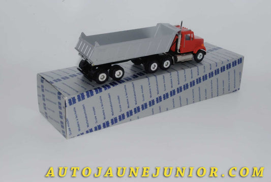 Le #4226 - Conrad - Freightliner - Freightliner 6x4 avec une benne basculante Meiller. est en vente sur Auto Jaune Junior ! Découvrez nos collections de diecast Minialuxe, CIJ, C-I-J, JRD, J-R-D,  Matchbox, Majorette… AutoJauneJunior.com : le site de vente en ligne et de partage pour les passionés de miniatures et collectionneurs de jouets anciens ! Des centaines de modèles en vente, et des nouveautés mises en ligne chaque jour à 21h00 !