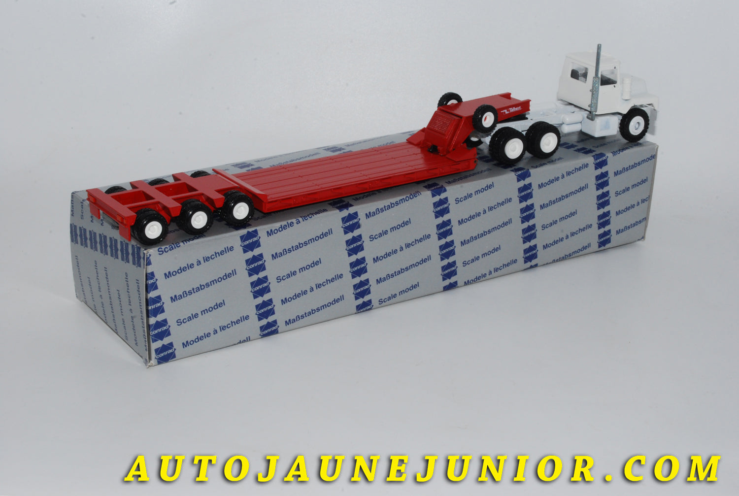 Le #4227 - Conrad - Mack - Tracteur Mack-R semi remorque porte engin "Talbert Low Loader" est en vente sur Auto Jaune Junior ! Découvrez nos collections de diecast Minialuxe, CIJ, C-I-J, JRD, J-R-D,  Matchbox, Majorette… AutoJauneJunior.com : le site de vente en ligne et de partage pour les passionés de miniatures et collectionneurs de jouets anciens ! Des centaines de modèles en vente, et des nouveautés mises en ligne chaque jour à 21h00 !