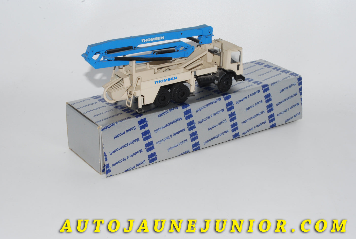Le #4229 - Conrad - Mack - Tracteur  MR avec chassis 3 essieus -  Pompe à béton Thomsen  TVS 3212H   est en vente sur Auto Jaune Junior ! Découvrez nos collections de diecast Minialuxe, CIJ, C-I-J, JRD, J-R-D,  Matchbox, Majorette… AutoJauneJunior.com : le site de vente en ligne et de partage pour les passionés de miniatures et collectionneurs de jouets anciens ! Des centaines de modèles en vente, et des nouveautés mises en ligne chaque jour à 21h00 !
