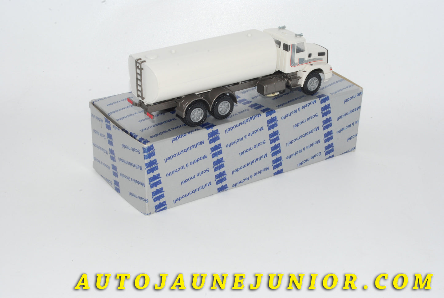 Le #4231 - Conrad - Volvo - Camion Citerne NL 10 Turbo est en vente sur Auto Jaune Junior ! Découvrez nos collections de diecast Minialuxe, CIJ, C-I-J, JRD, J-R-D,  Matchbox, Majorette… AutoJauneJunior.com : le site de vente en ligne et de partage pour les passionés de miniatures et collectionneurs de jouets anciens ! Des centaines de modèles en vente, et des nouveautés mises en ligne chaque jour à 21h00 !