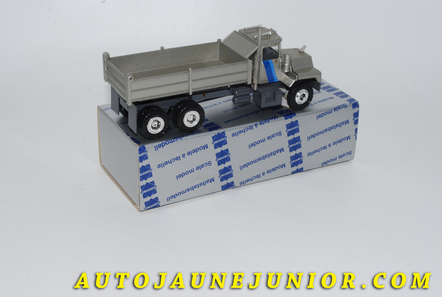Le #4232 - Conrad - Mack - Camion "R series" Benne basculante (Rare version !) est en vente sur Auto Jaune Junior ! Découvrez nos collections de diecast Minialuxe, CIJ, C-I-J, JRD, J-R-D,  Matchbox, Majorette… AutoJauneJunior.com : le site de vente en ligne et de partage pour les passionés de miniatures et collectionneurs de jouets anciens ! Des centaines de modèles en vente, et des nouveautés mises en ligne chaque jour à 21h00 !