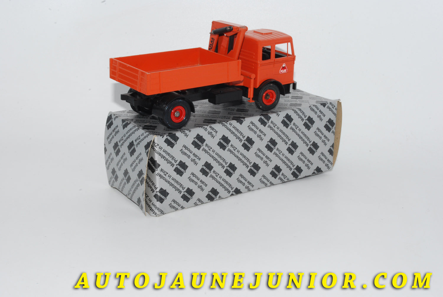 Le #4235 - Conrad - Mercedes - Camion NG Benne avec Grue de Chargement "Atlas"
AK5007  est en vente sur Auto Jaune Junior ! Découvrez nos collections de diecast Minialuxe, CIJ, C-I-J, JRD, J-R-D,  Matchbox, Majorette… AutoJauneJunior.com : le site de vente en ligne et de partage pour les passionés de miniatures et collectionneurs de jouets anciens ! Des centaines de modèles en vente, et des nouveautés mises en ligne chaque jour à 21h00 !