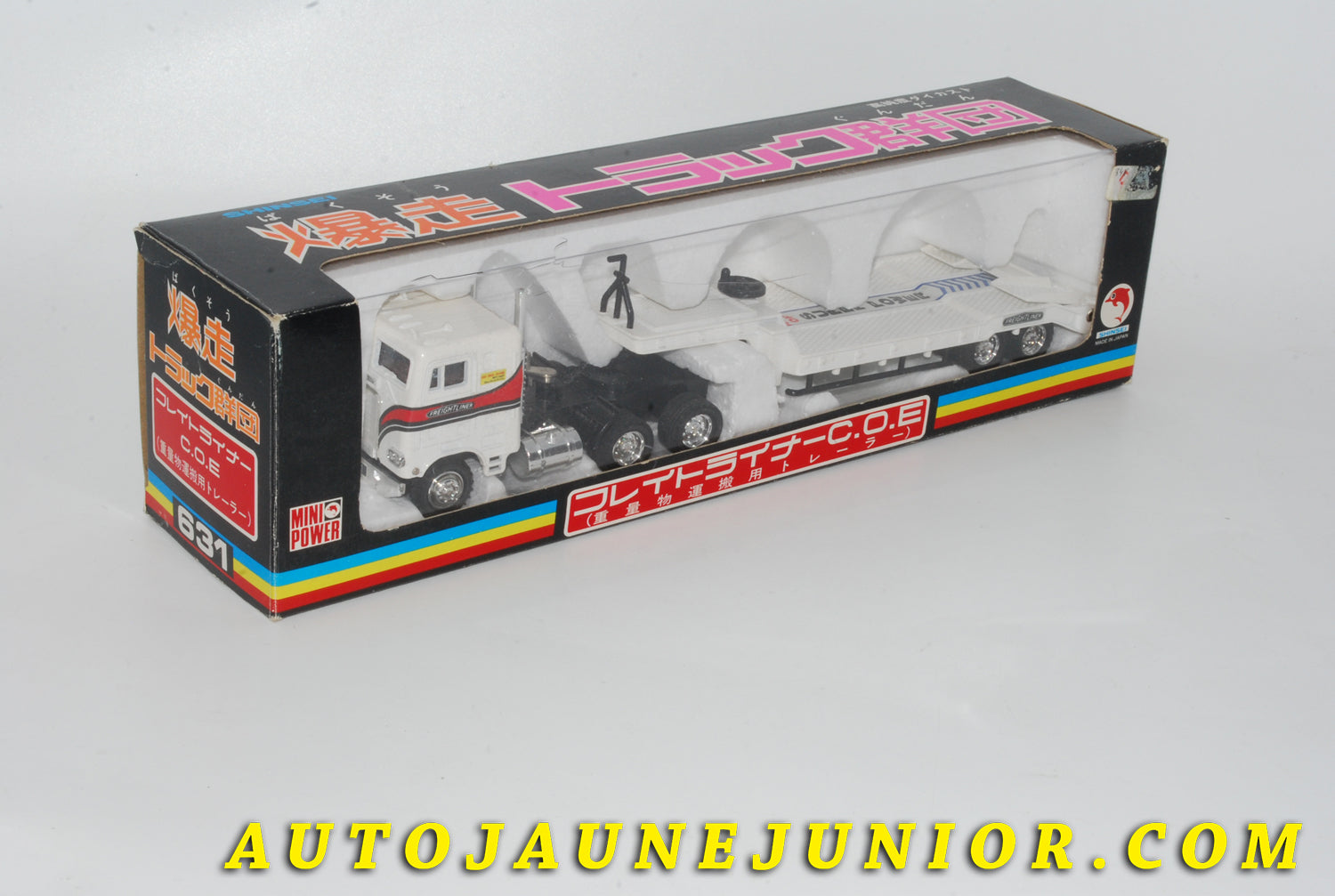 Le #4272 - Shinsei - Freightliner C.O.E - Tracteur "Cab Over Engine" Semi-remorque porte-Engin est en vente sur Auto Jaune Junior ! Découvrez nos collections de diecast Minialuxe, CIJ, C-I-J, JRD, J-R-D,  Matchbox, Majorette… AutoJauneJunior.com : le site de vente en ligne et de partage pour les passionés de miniatures et collectionneurs de jouets anciens ! Des centaines de modèles en vente, et des nouveautés mises en ligne chaque jour à 21h00 !