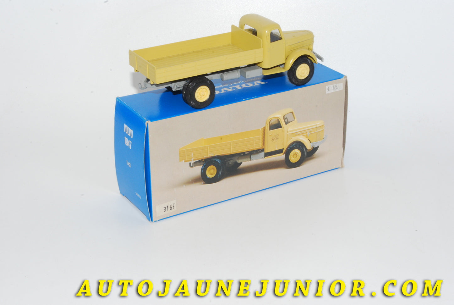 Le #4275 - Conrad - Volvo - LV 153 Benne basculante "1947" Promotionnel est en vente sur Auto Jaune Junior ! Découvrez nos collections de diecast Minialuxe, CIJ, C-I-J, JRD, J-R-D,  Matchbox, Majorette… AutoJauneJunior.com : le site de vente en ligne et de partage pour les passionés de miniatures et collectionneurs de jouets anciens ! Des centaines de modèles en vente, et des nouveautés mises en ligne chaque jour à 21h00 !
