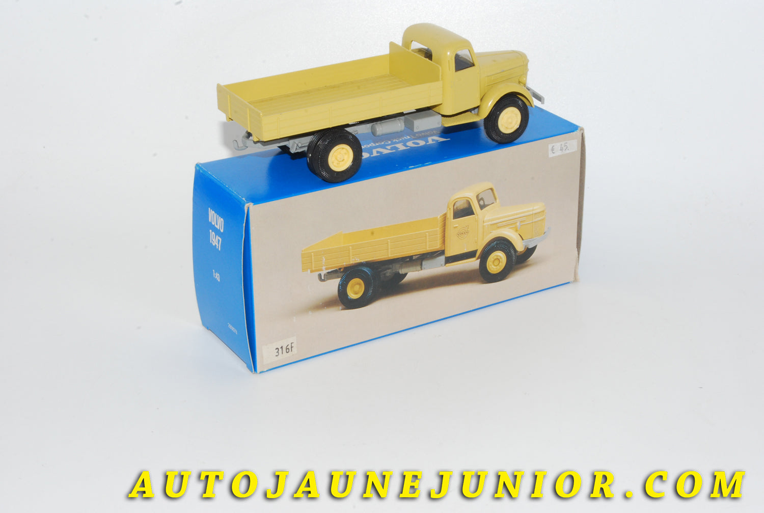 Le #4275 - Conrad - Volvo - LV 153 Benne basculante "1947" Promotionnel est en vente sur Auto Jaune Junior ! Découvrez nos collections de diecast Minialuxe, CIJ, C-I-J, JRD, J-R-D,  Matchbox, Majorette… AutoJauneJunior.com : le site de vente en ligne et de partage pour les passionés de miniatures et collectionneurs de jouets anciens ! Des centaines de modèles en vente, et des nouveautés mises en ligne chaque jour à 21h00 !