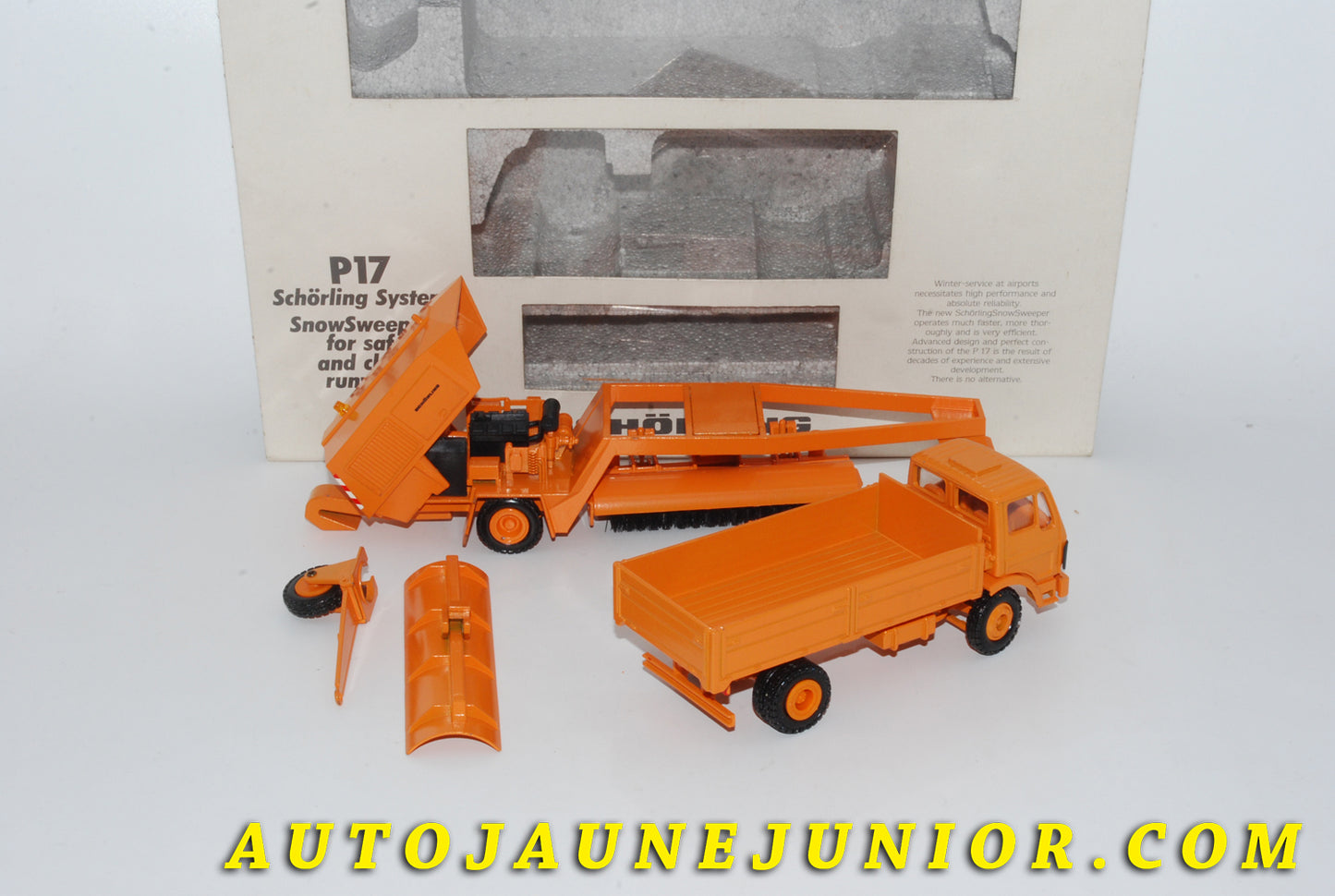Le #4278 - Conrad - Mercedes - Coffret SK P17 - Benne Basculante et Chasse-neige "Schörling System" SnowSweeper est en vente sur Auto Jaune Junior ! Découvrez nos collections de diecast Minialuxe, CIJ, C-I-J, JRD, J-R-D,  Matchbox, Majorette… AutoJauneJunior.com : le site de vente en ligne et de partage pour les passionés de miniatures et collectionneurs de jouets anciens ! Des centaines de modèles en vente, et des nouveautés mises en ligne chaque jour à 21h00 !