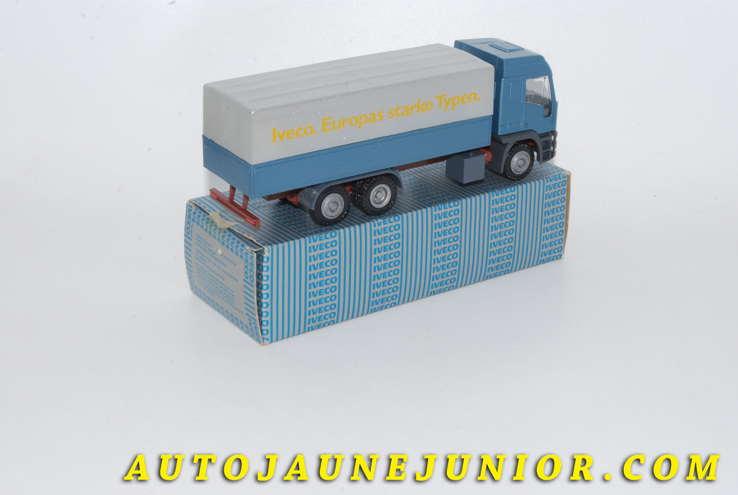 Le #4279 - Conrad - Iveco - Camion Eurotech Covered Truck (Promotionnel !) est en vente sur Auto Jaune Junior ! Découvrez nos collections de diecast Minialuxe, CIJ, C-I-J, JRD, J-R-D,  Matchbox, Majorette… AutoJauneJunior.com : le site de vente en ligne et de partage pour les passionés de miniatures et collectionneurs de jouets anciens ! Des centaines de modèles en vente, et des nouveautés mises en ligne chaque jour à 21h00 !