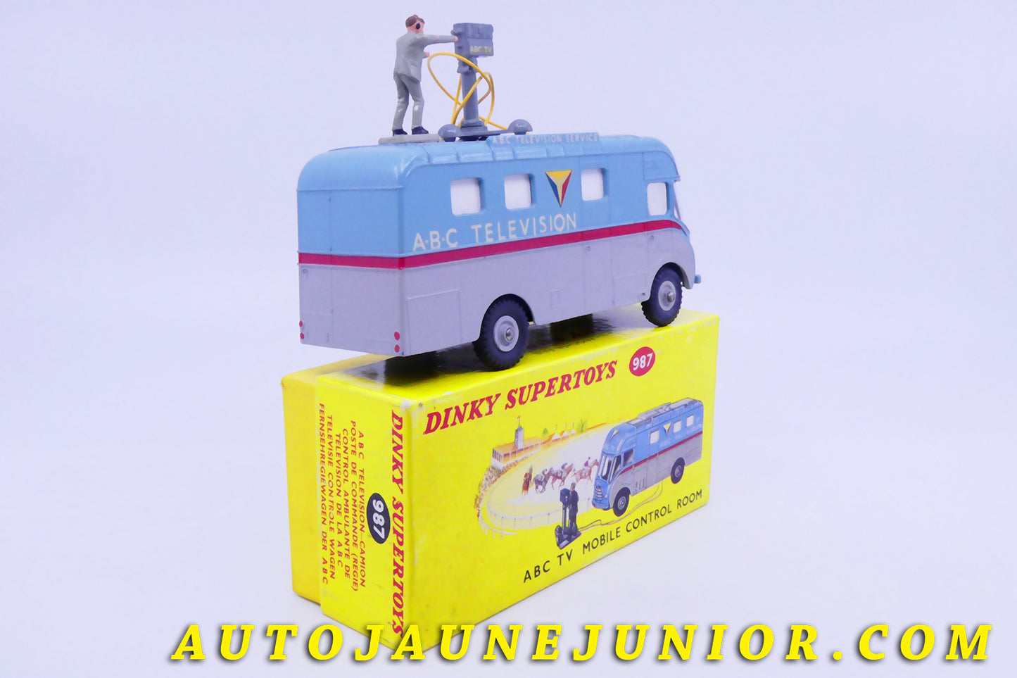 Le #4301 - Dinky Toys - Karrier - Fourgon retransmission ABC- TV Mobile Control Room est en vente sur Auto Jaune Junior ! Découvrez nos collections de diecast Minialuxe, CIJ, C-I-J, JRD, J-R-D,  Matchbox, Majorette… AutoJauneJunior.com : le site de vente en ligne et de partage pour les passionés de miniatures et collectionneurs de jouets anciens ! Des centaines de modèles en vente, et des nouveautés mises en ligne chaque jour à 21h00 !