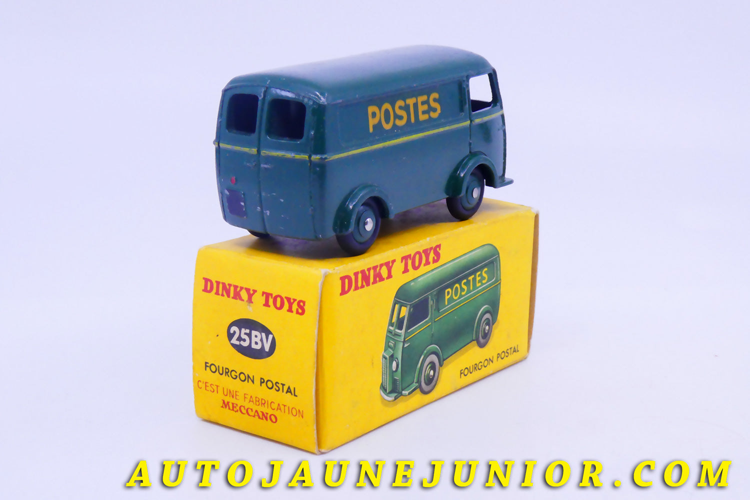 Le #4305 - Dinky Toys - Peugeot - D3A fourgon postesType 3 décalque et O rond est en vente sur Auto Jaune Junior ! Découvrez nos collections de diecast Minialuxe, CIJ, C-I-J, JRD, J-R-D,  Matchbox, Majorette… AutoJauneJunior.com : le site de vente en ligne et de partage pour les passionés de miniatures et collectionneurs de jouets anciens ! Des centaines de modèles en vente, et des nouveautés mises en ligne chaque jour à 21h00 !