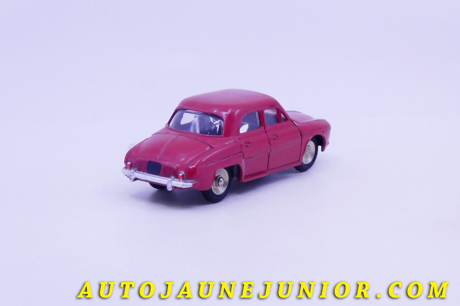 Le #4311 - Dinky Toys - Renault - Dauphne Concave abec vitrage est en vente sur Auto Jaune Junior ! Découvrez nos collections de diecast Minialuxe, CIJ, C-I-J, JRD, J-R-D,  Matchbox, Majorette… AutoJauneJunior.com : le site de vente en ligne et de partage pour les passionés de miniatures et collectionneurs de jouets anciens ! Des centaines de modèles en vente, et des nouveautés mises en ligne chaque jour à 21h00 !