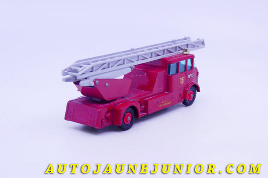 Le #4320 - Matchbox - Merryweather - Merryweather grande échelle pompier est en vente sur Auto Jaune Junior ! Découvrez nos collections de diecast Minialuxe, CIJ, C-I-J, JRD, J-R-D,  Matchbox, Majorette… AutoJauneJunior.com : le site de vente en ligne et de partage pour les passionés de miniatures et collectionneurs de jouets anciens ! Des centaines de modèles en vente, et des nouveautés mises en ligne chaque jour à 21h00 !