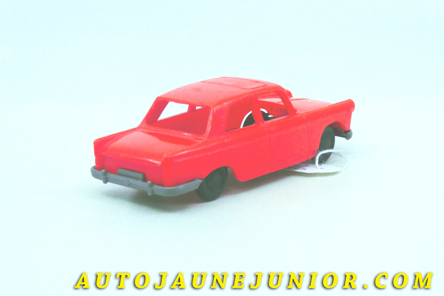 Le #4335 - ECF - Peugeot - 404 berline est en vente sur Auto Jaune Junior ! Découvrez nos collections de diecast Minialuxe, CIJ, C-I-J, JRD, J-R-D,  Matchbox, Majorette… AutoJauneJunior.com : le site de vente en ligne et de partage pour les passionés de miniatures et collectionneurs de jouets anciens ! Des centaines de modèles en vente, et des nouveautés mises en ligne chaque jour à 21h00 !