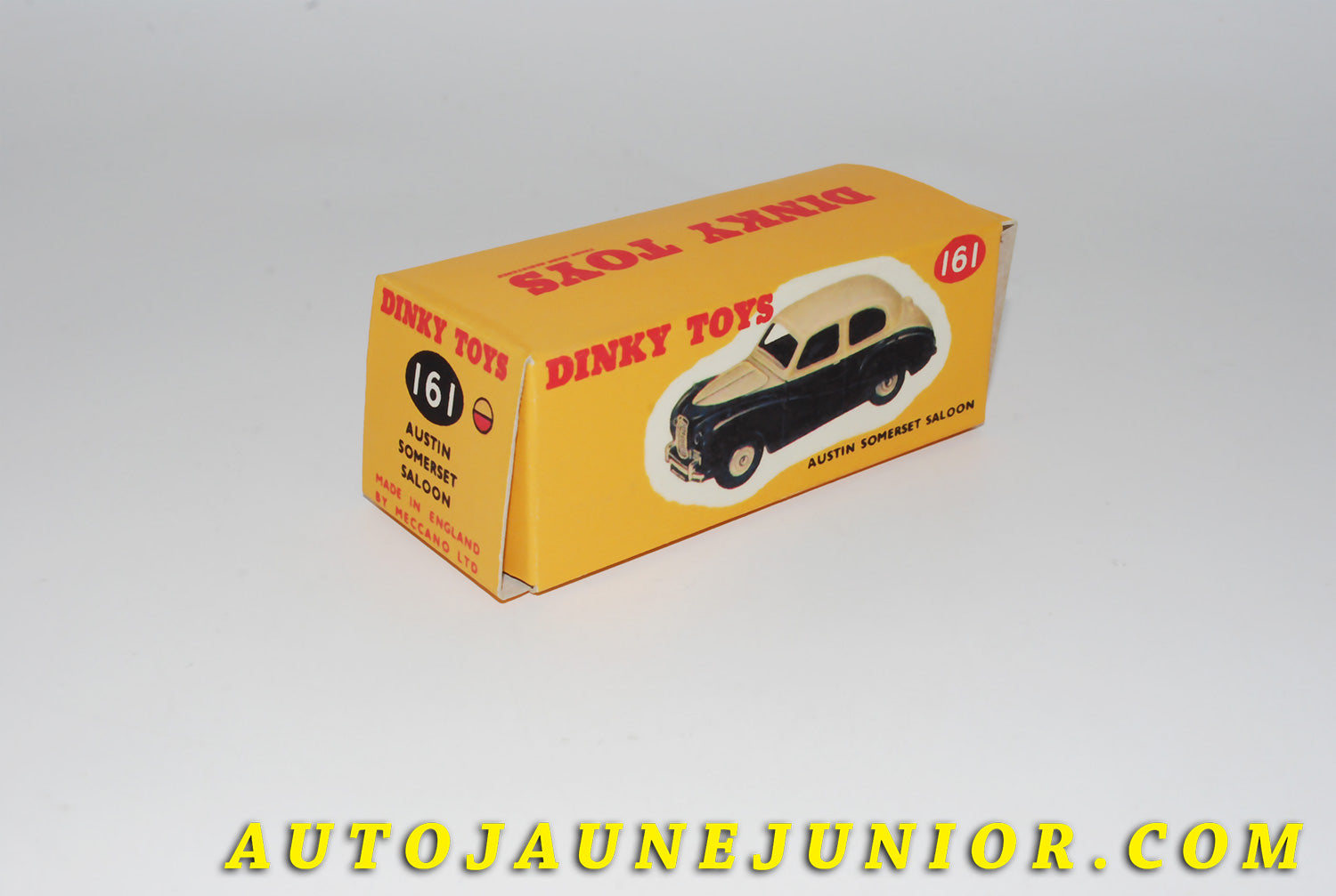 Le #4404 - Dinky Toys - Austin - Boite vide (REPRO) Sommerser Saloon est en vente sur Auto Jaune Junior ! Découvrez nos collections de diecast Minialuxe, CIJ, C-I-J, JRD, J-R-D,  Matchbox, Majorette… AutoJauneJunior.com : le site de vente en ligne et de partage pour les passionés de miniatures et collectionneurs de jouets anciens ! Des centaines de modèles en vente, et des nouveautés mises en ligne chaque jour à 21h00 !