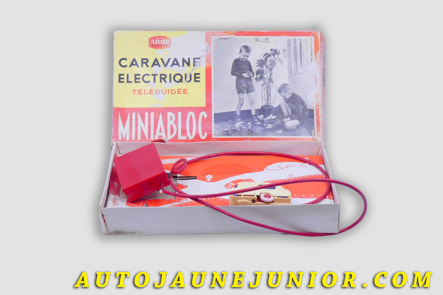 Le #4440 - Ador (Miniabloc) - Coffret - Caravane Électrique (filoguidée) est en vente sur Auto Jaune Junior ! Découvrez nos collections de diecast Minialuxe, CIJ, C-I-J, JRD, J-R-D,  Matchbox, Majorette… AutoJauneJunior.com : le site de vente en ligne et de partage pour les passionés de miniatures et collectionneurs de jouets anciens ! Des centaines de modèles en vente, et des nouveautés mises en ligne chaque jour à 21h00 !