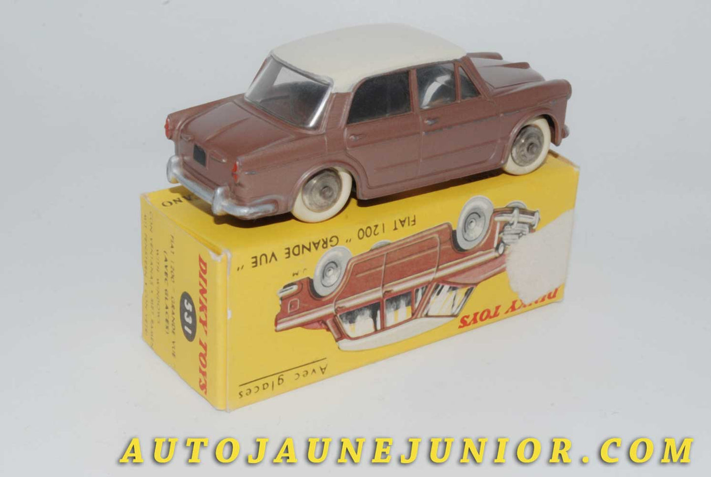 Le #4506 - Dinky Toys - Fiat - 1200 Grande Vue (Rare boite Maxons's !) est en vente sur Auto Jaune Junior ! Découvrez nos collections de diecast Minialuxe, CIJ, C-I-J, JRD, J-R-D,  Matchbox, Majorette… AutoJauneJunior.com : le site de vente en ligne et de partage pour les passionés de miniatures et collectionneurs de jouets anciens ! Des centaines de modèles en vente, et des nouveautés mises en ligne chaque jour à 21h00 !