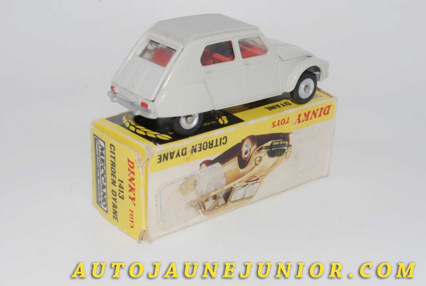 Le #4515 - Dinky Toys - Citroën - Dyane est en vente sur Auto Jaune Junior ! Découvrez nos collections de diecast Minialuxe, CIJ, C-I-J, JRD, J-R-D,  Matchbox, Majorette… AutoJauneJunior.com : le site de vente en ligne et de partage pour les passionés de miniatures et collectionneurs de jouets anciens ! Des centaines de modèles en vente, et des nouveautés mises en ligne chaque jour à 21h00 !