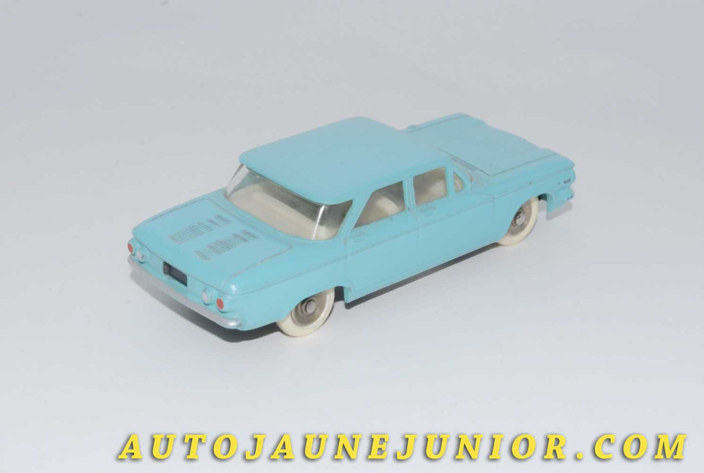 Le #4517 - Dinky Toys - Chevrolet - Corvair Berline est en vente sur Auto Jaune Junior ! Découvrez nos collections de diecast Minialuxe, CIJ, C-I-J, JRD, J-R-D,  Matchbox, Majorette… AutoJauneJunior.com : le site de vente en ligne et de partage pour les passionés de miniatures et collectionneurs de jouets anciens ! Des centaines de modèles en vente, et des nouveautés mises en ligne chaque jour à 21h00 !