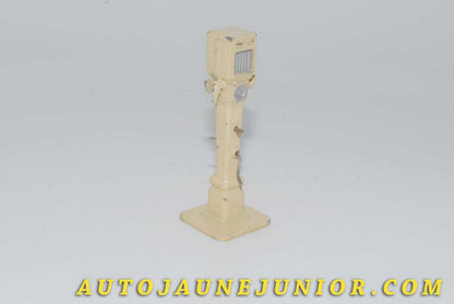 Le #4527 - Dinky Toys - Pompe à essence à double débit - Pompes "Ville de Paris" est en vente sur Auto Jaune Junior ! Découvrez nos collections de diecast Minialuxe, CIJ, C-I-J, JRD, J-R-D,  Matchbox, Majorette… AutoJauneJunior.com : le site de vente en ligne et de partage pour les passionés de miniatures et collectionneurs de jouets anciens ! Des centaines de modèles en vente, et des nouveautés mises en ligne chaque jour à 21h00 !