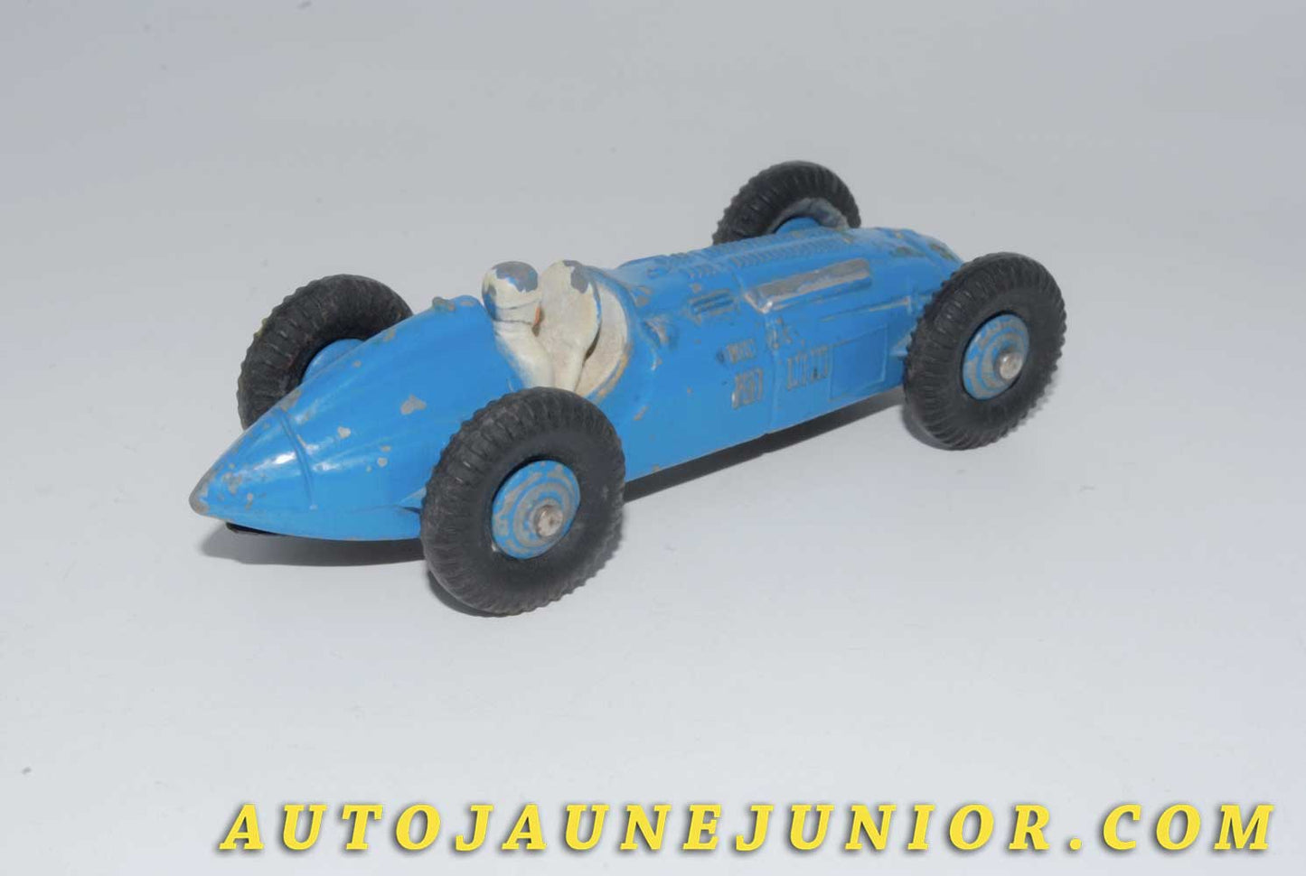 Le #4605 - Dinky Toys - Talbot - 4,5L monoplace (sans numéro) est en vente sur Auto Jaune Junior ! Découvrez nos collections de diecast Minialuxe, CIJ, C-I-J, JRD, J-R-D,  Matchbox, Majorette… AutoJauneJunior.com : le site de vente en ligne et de partage pour les passionés de miniatures et collectionneurs de jouets anciens ! Des centaines de modèles en vente, et des nouveautés mises en ligne chaque jour à 21h00 !