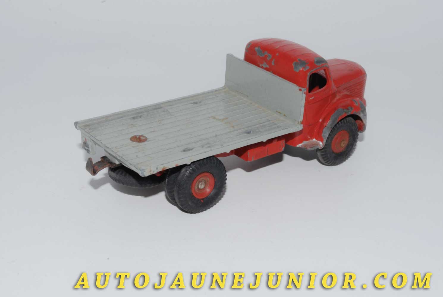 Le #4607 - Dinky Toys - Berliet - GLR plateau container est en vente sur Auto Jaune Junior ! Découvrez nos collections de diecast Minialuxe, CIJ, C-I-J, JRD, J-R-D,  Matchbox, Majorette… AutoJauneJunior.com : le site de vente en ligne et de partage pour les passionés de miniatures et collectionneurs de jouets anciens ! Des centaines de modèles en vente, et des nouveautés mises en ligne chaque jour à 21h00 !