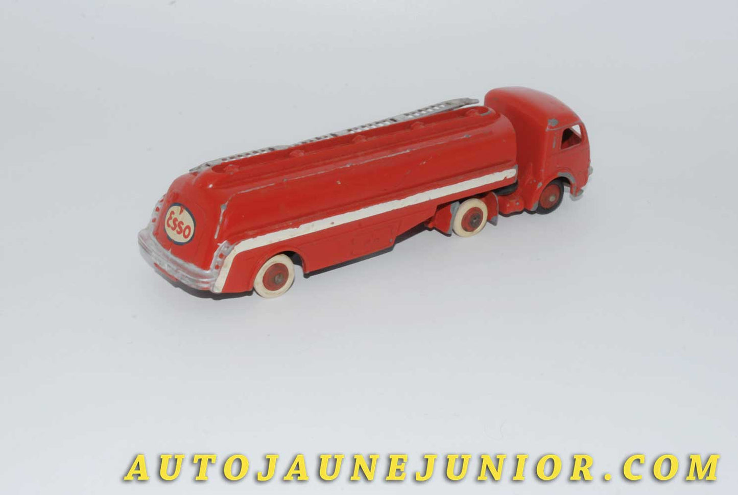 Le #4610 - Dinky Toys - Panhard - Movic semi remorque citerne Esso est en vente sur Auto Jaune Junior ! Découvrez nos collections de diecast Minialuxe, CIJ, C-I-J, JRD, J-R-D,  Matchbox, Majorette… AutoJauneJunior.com : le site de vente en ligne et de partage pour les passionés de miniatures et collectionneurs de jouets anciens ! Des centaines de modèles en vente, et des nouveautés mises en ligne chaque jour à 21h00 !