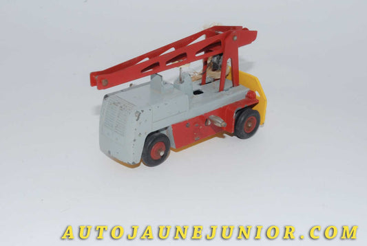 Le #4611 - Dinky Toys - Salev - Grue Mobile - de premier type (Ne vous fiez pas.aux photos mise à part le chauffeur, le modèle est complet !) est en vente sur Auto Jaune Junior ! Découvrez nos collections de diecast Minialuxe, CIJ, C-I-J, JRD, J-R-D,  Matchbox, Majorette… AutoJauneJunior.com : le site de vente en ligne et de partage pour les passionés de miniatures et collectionneurs de jouets anciens ! Des centaines de modèles en vente, et des nouveautés mises en ligne chaque jour à 21h00 !