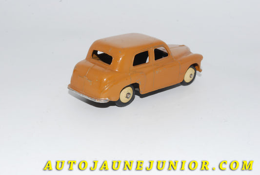 Le #4647 - Dinky Toys - Hillman - Minx Caramel est en vente sur Auto Jaune Junior ! Découvrez nos collections de diecast Minialuxe, CIJ, C-I-J, JRD, J-R-D,  Matchbox, Majorette… AutoJauneJunior.com : le site de vente en ligne et de partage pour les passionés de miniatures et collectionneurs de jouets anciens ! Des centaines de modèles en vente, et des nouveautés mises en ligne chaque jour à 21h00 !
