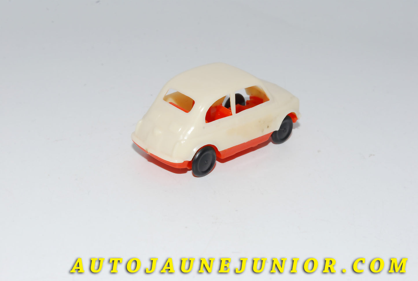 Le #4651 - CGGC - Fiat - 500 Berline est en vente sur Auto Jaune Junior ! Découvrez nos collections de diecast Minialuxe, CIJ, C-I-J, JRD, J-R-D,  Matchbox, Majorette… AutoJauneJunior.com : le site de vente en ligne et de partage pour les passionés de miniatures et collectionneurs de jouets anciens ! Des centaines de modèles en vente, et des nouveautés mises en ligne chaque jour à 21h00 !