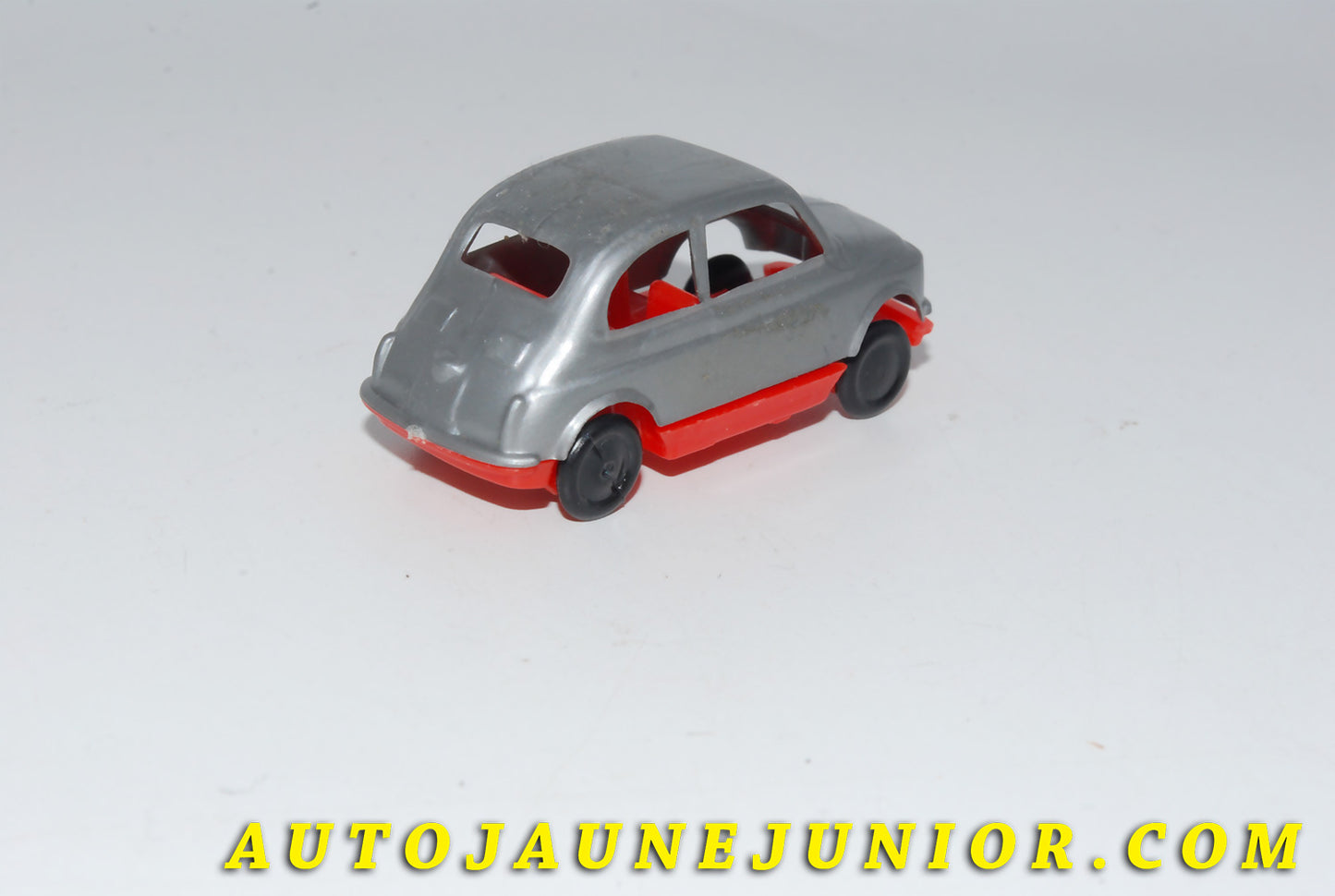 Le #4654 - CGGC - Fiat - 500 Berline est en vente sur Auto Jaune Junior ! Découvrez nos collections de diecast Minialuxe, CIJ, C-I-J, JRD, J-R-D,  Matchbox, Majorette… AutoJauneJunior.com : le site de vente en ligne et de partage pour les passionés de miniatures et collectionneurs de jouets anciens ! Des centaines de modèles en vente, et des nouveautés mises en ligne chaque jour à 21h00 !