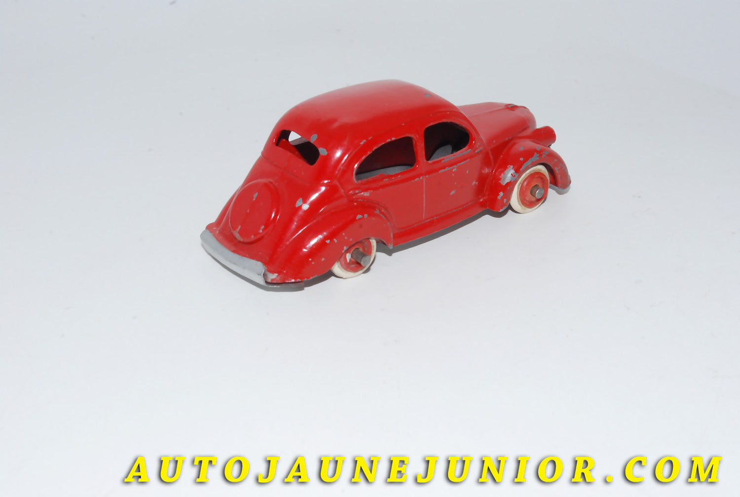 Le #4664 - C-I-J - Panhard - Dyna X est en vente sur Auto Jaune Junior ! Découvrez nos collections de diecast Minialuxe, CIJ, C-I-J, JRD, J-R-D,  Matchbox, Majorette… AutoJauneJunior.com : le site de vente en ligne et de partage pour les passionés de miniatures et collectionneurs de jouets anciens ! Des centaines de modèles en vente, et des nouveautés mises en ligne chaque jour à 21h00 !