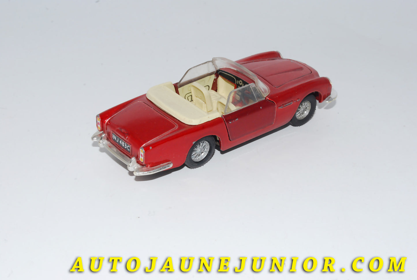Le #4670 - Dinky Toys - Aston Martin - DB 5 Cabriolet est en vente sur Auto Jaune Junior ! Découvrez nos collections de diecast Minialuxe, CIJ, C-I-J, JRD, J-R-D,  Matchbox, Majorette… AutoJauneJunior.com : le site de vente en ligne et de partage pour les passionés de miniatures et collectionneurs de jouets anciens ! Des centaines de modèles en vente, et des nouveautés mises en ligne chaque jour à 21h00 !